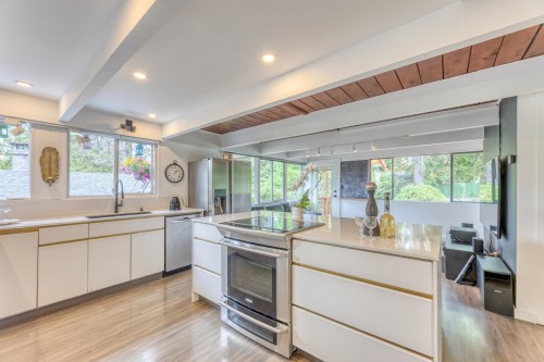 466 Kings Road E, North Vancouver, BC 