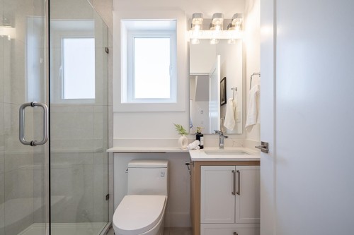 2105 33Rd Avenue E, Vancouver, BC 