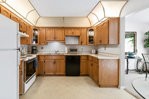 207-11601 227 Street, Maple Ridge, BC 