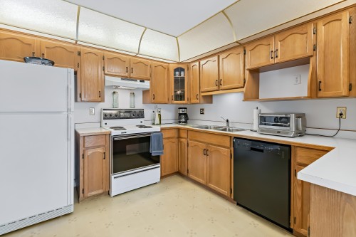 207-11601 227 Street, Maple Ridge, BC 