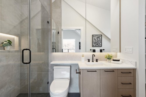 #1-2244 11Th Avenue E, Vancouver, BC 