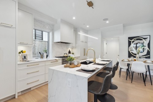 #1-2244 11Th Avenue E, Vancouver, BC 