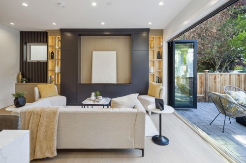 #1-2244 11Th Avenue E, Vancouver, BC 