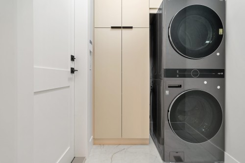 6928 Carnegie Street, Burnaby, BC 