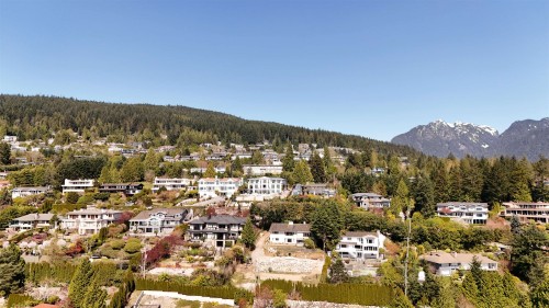 910 Fairmile Road, West Vancouver, BC 