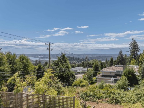 910 Fairmile Road, West Vancouver, BC 