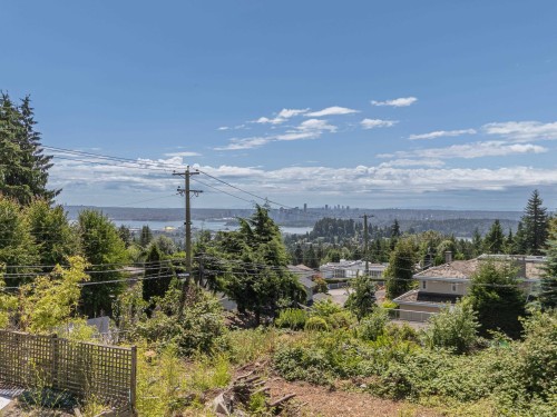 910 Fairmile Road, West Vancouver, BC 