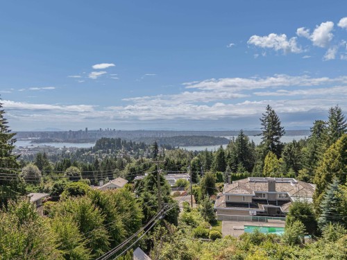 910 Fairmile Road, West Vancouver, BC 