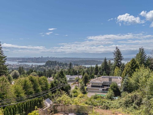 910 Fairmile Road, West Vancouver, BC 