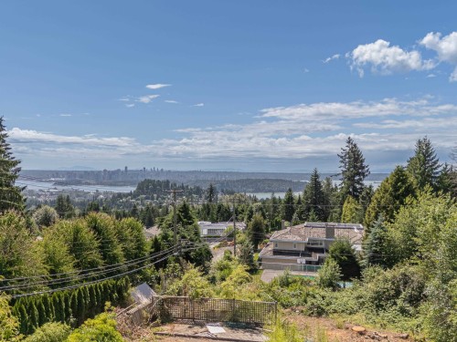 910 Fairmile Road, West Vancouver, BC 