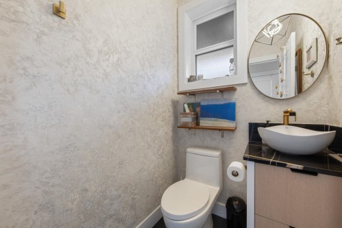 2558 Dundas Street, Vancouver, BC 