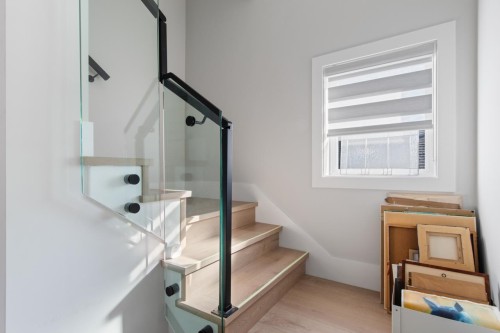 2558 Dundas Street, Vancouver, BC 