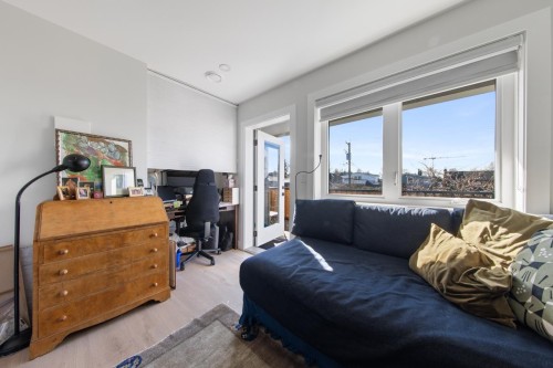 2558 Dundas Street, Vancouver, BC 