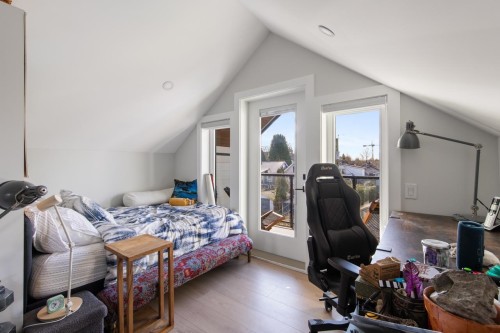 2558 Dundas Street, Vancouver, BC 