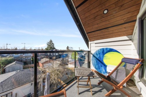 2558 Dundas Street, Vancouver, BC 