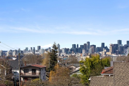 2558 Dundas Street, Vancouver, BC 