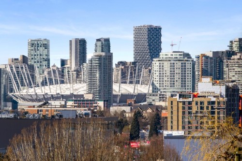 2558 Dundas Street, Vancouver, BC 