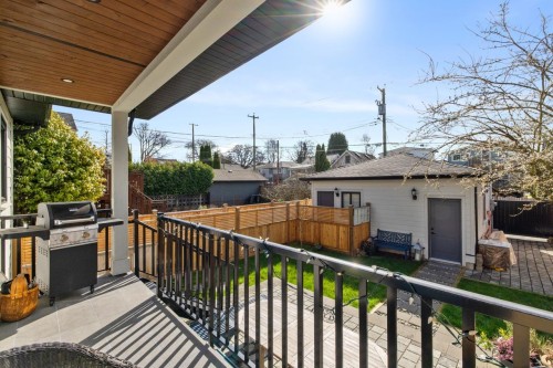 2558 Dundas Street, Vancouver, BC 