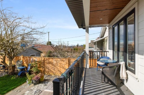 2558 Dundas Street, Vancouver, BC 