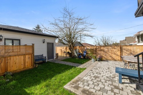 2558 Dundas Street, Vancouver, BC 