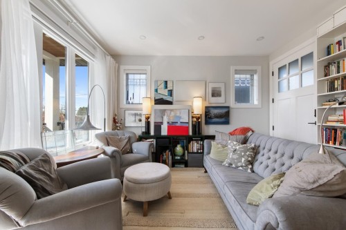 2558 Dundas Street, Vancouver, BC 