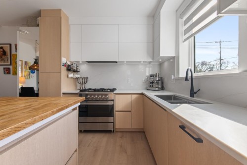 2558 Dundas Street, Vancouver, BC 