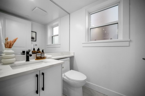 2076 50Th Avenue E, Vancouver, BC 