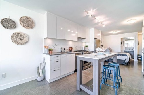 404-231 Pender Street E, Vancouver, BC 