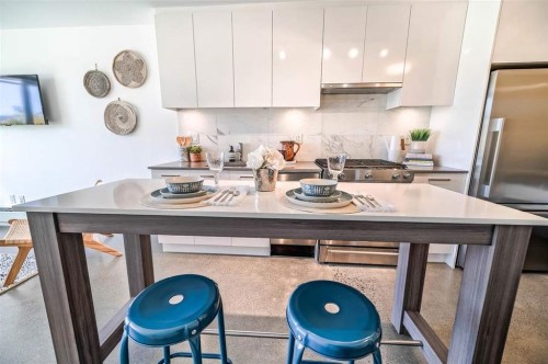 404-231 Pender Street E, Vancouver, BC 