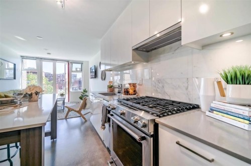 404-231 Pender Street E, Vancouver, BC 