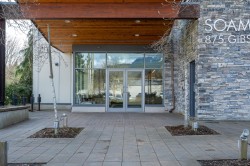 208-875 Gibsons Way  Gibsons, BC V0N 1V0