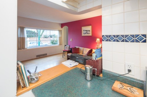 2305 3Rd Avenue W, Vancouver, BC 