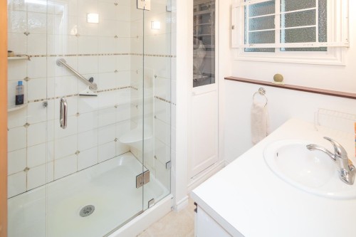 2305 3Rd Avenue W, Vancouver, BC 