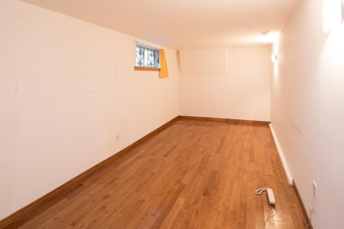 2305 3Rd Avenue W, Vancouver, BC 