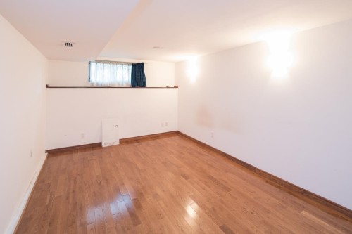 2305 3Rd Avenue W, Vancouver, BC 