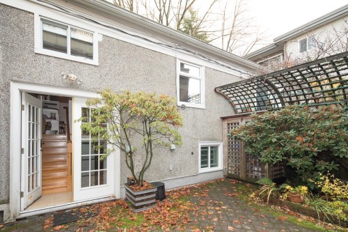 2305 3Rd Avenue W, Vancouver, BC 