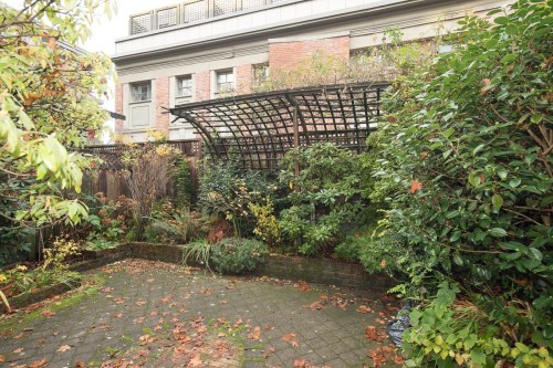 2305 3Rd Avenue W, Vancouver, BC 