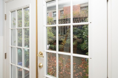 2305 3Rd Avenue W, Vancouver, BC 