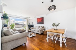 202-118 2nd Street East  Vancouver, BC V7L 1C3