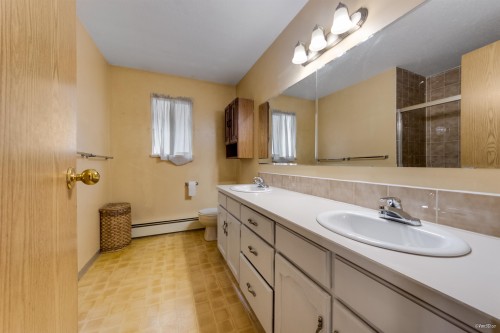 7769 10Th Avenue, Burnaby, BC 