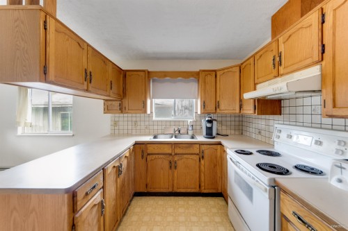 7769 10Th Avenue, Burnaby, BC 
