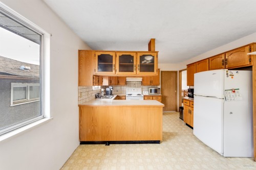 7769 10Th Avenue, Burnaby, BC 