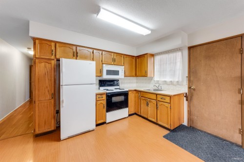 7769 10Th Avenue, Burnaby, BC 