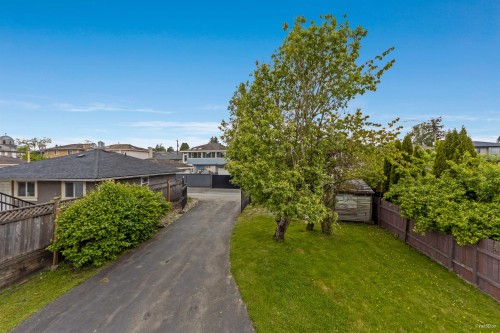 7769 10Th Avenue, Burnaby, BC 