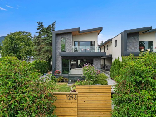 1295 Duchess Avenue, West Vancouver, BC 