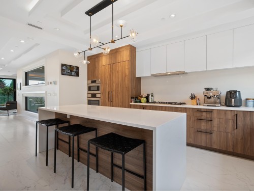 1295 Duchess Avenue, West Vancouver, BC 