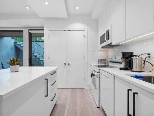 1295 Duchess Avenue, West Vancouver, BC 