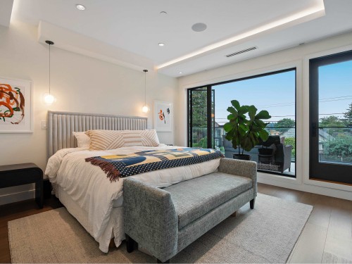 1295 Duchess Avenue, West Vancouver, BC 