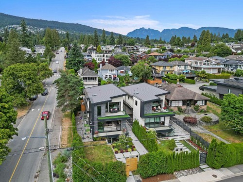 1295 Duchess Avenue, West Vancouver, BC 