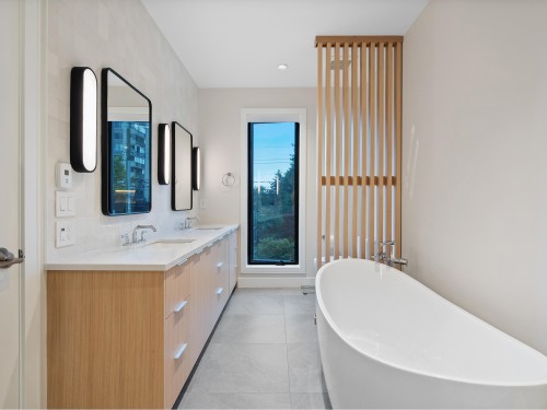 1295 Duchess Avenue, West Vancouver, BC 